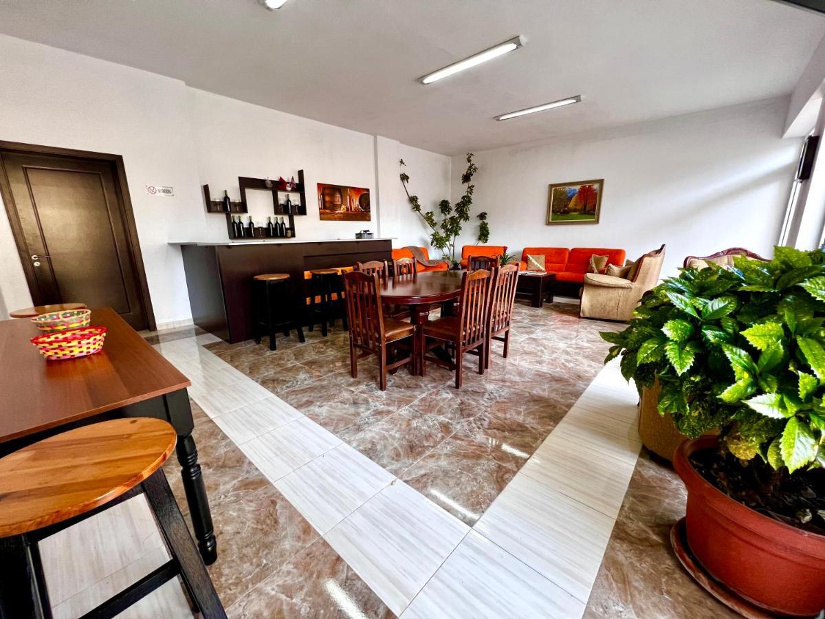 North Star Hostel شكودر المظهر الخارجي الصورة